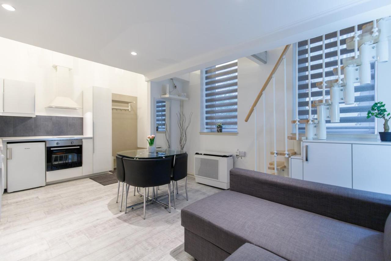 Sleek Minimalist Studio At Inner City Budapest Exteriör bild