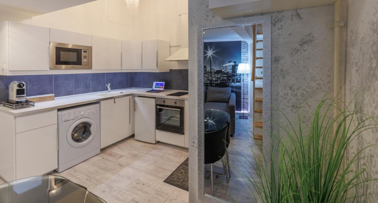 Sleek Minimalist Studio At Inner City Budapest Exteriör bild