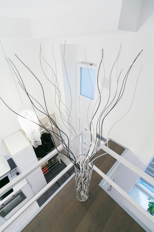 Sleek Minimalist Studio At Inner City Budapest Exteriör bild