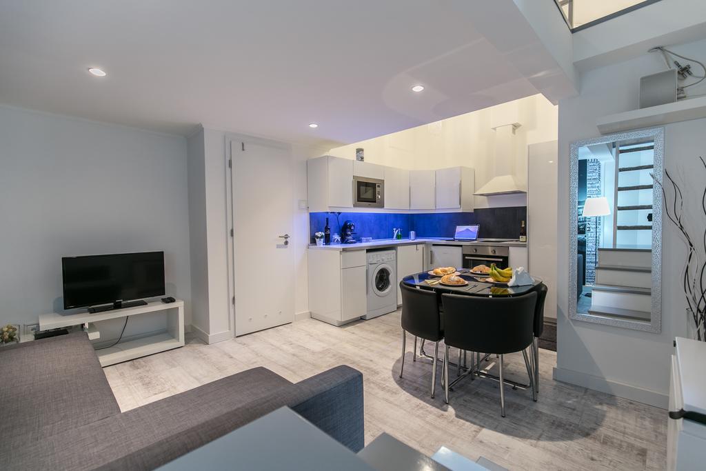 Sleek Minimalist Studio At Inner City Budapest Exteriör bild