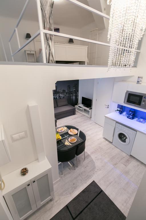 Sleek Minimalist Studio At Inner City Budapest Exteriör bild