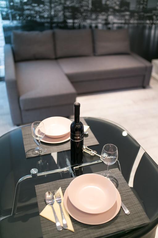 Sleek Minimalist Studio At Inner City Budapest Exteriör bild