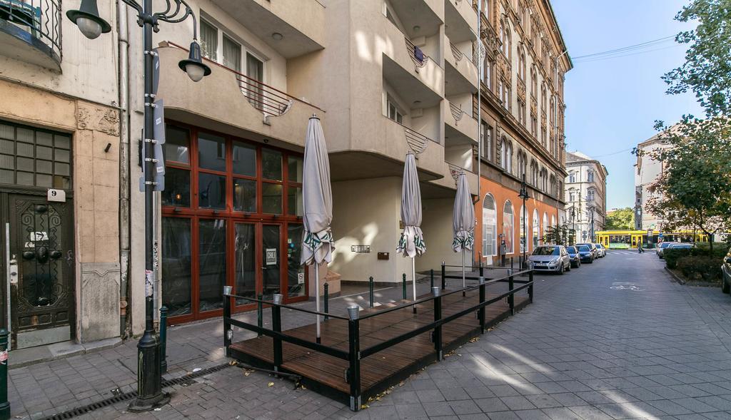 Sleek Minimalist Studio At Inner City Budapest Exteriör bild