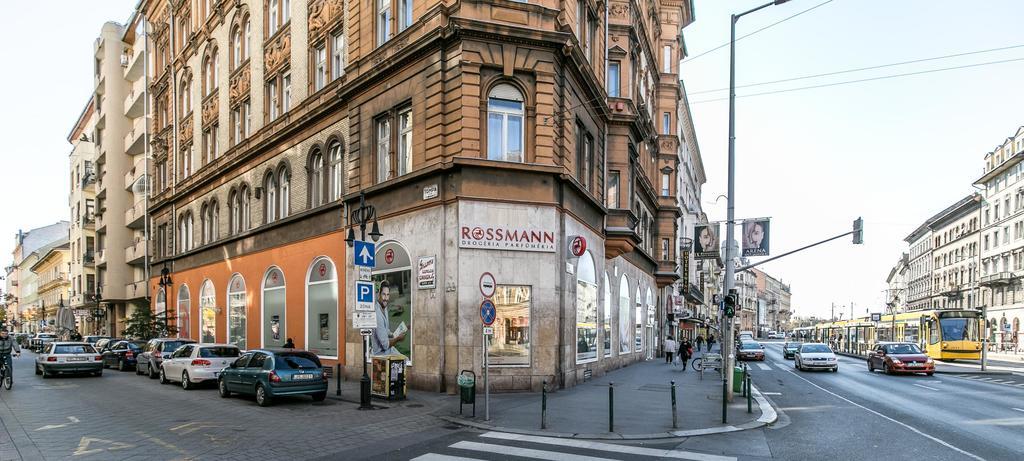 Sleek Minimalist Studio At Inner City Budapest Exteriör bild