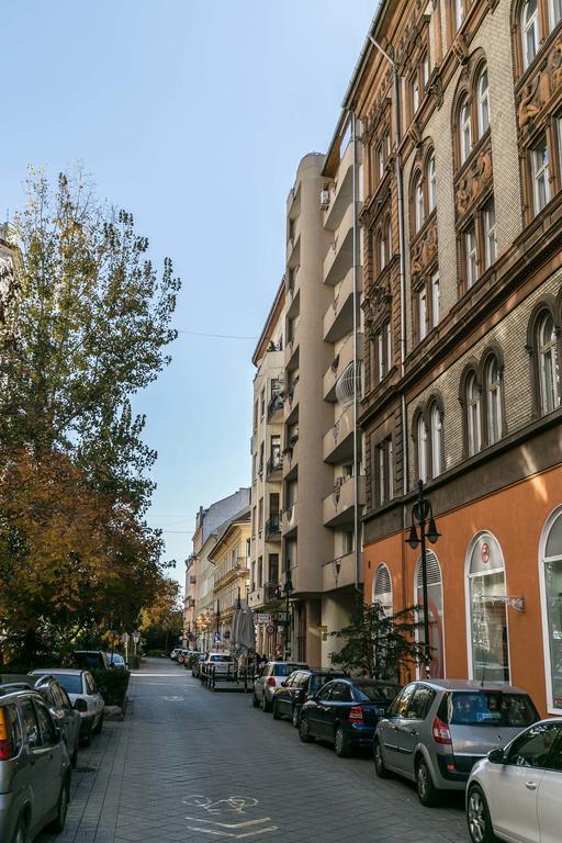 Sleek Minimalist Studio At Inner City Budapest Exteriör bild